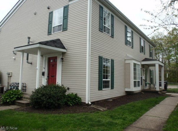 64 Valley Forge Lane, Elyria, OH 44035