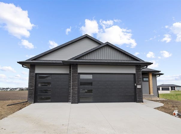 1550 Parker Ct, NorthLiberty, IA 52317