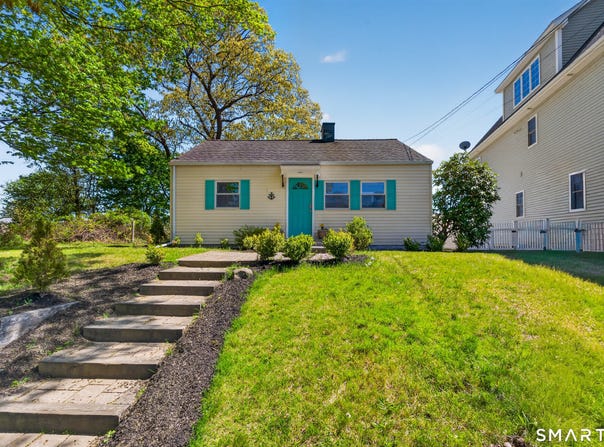 33 Howard Court, Milford, CT 06460