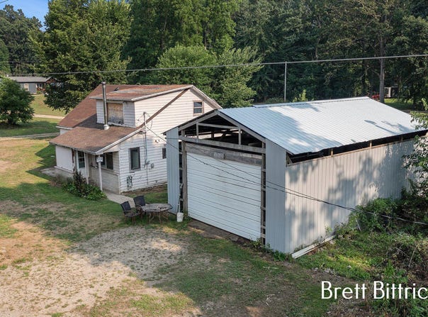 37011 Wahimund Avenue, Paw Paw, MI 49079