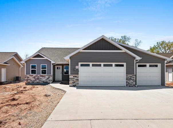 1730 FOUNDERS Street, NEENAH, WI 54956