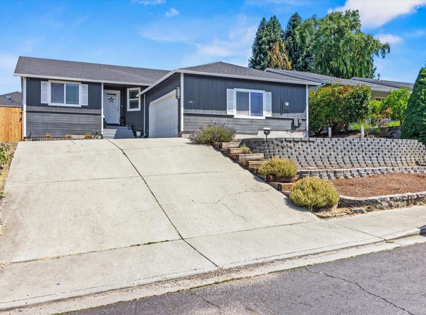 640 N Heights Drive, Eagle Point, OR 97524