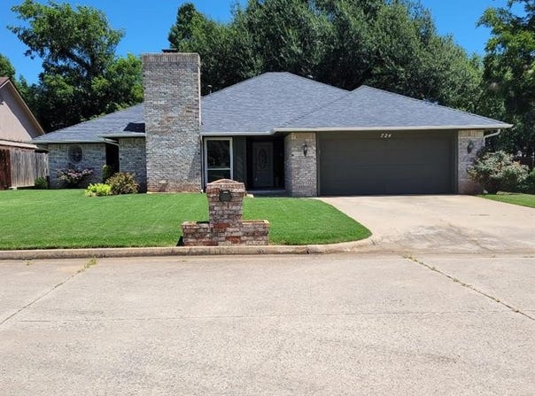 724 Three Oaks Drive, Midwest City, OK 73130