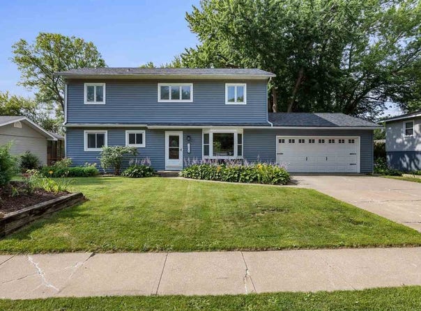 1608 10th St, Coralville, IA 52241