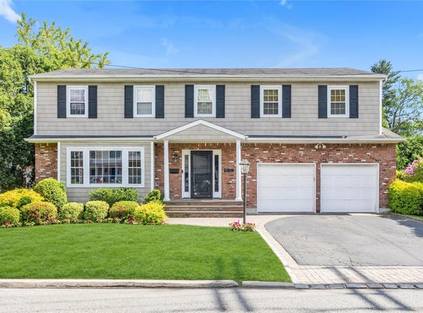 21 Chestnut Avenue, Glen Head, NY 11545