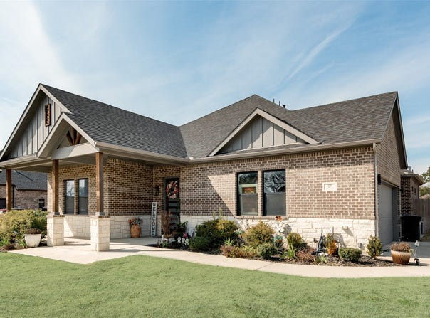 327 Lovers Lane, Terrell, TX 75160