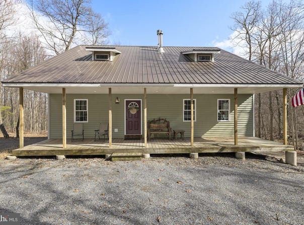 8620 MONN'S GAP ROAD, WAYNESBORO, PA 17268
