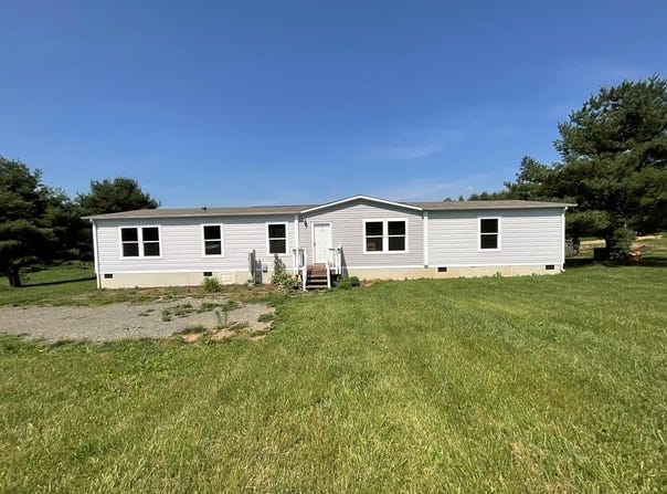 94 Crestview Ln, Ennice, NC 28623