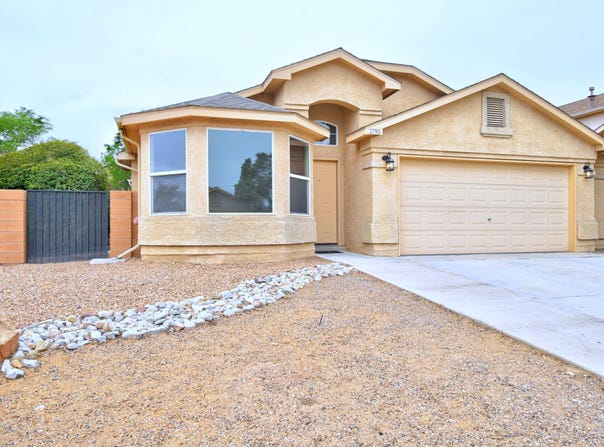 2790 Clear Sky Street SW, Los Lunas, NM 87031
