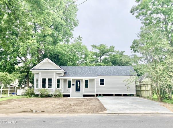 516 E Hutchinson Avenue, Crowley, LA 70526