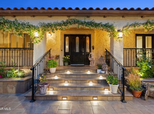 897 Woodlawn Drive, Thousand Oaks, CA 91360
