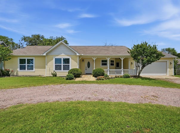 103 Seminole Drive, Gainesville, TX 76240