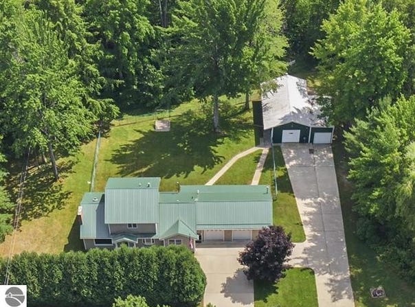 2007 S Lake Mitchell Drive, Cadillac, MI 49601