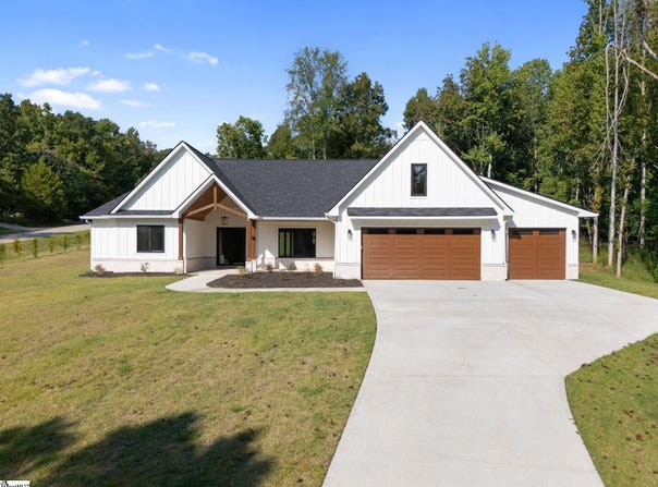 501 W Peninsula Drive, Laurens, SC 29360