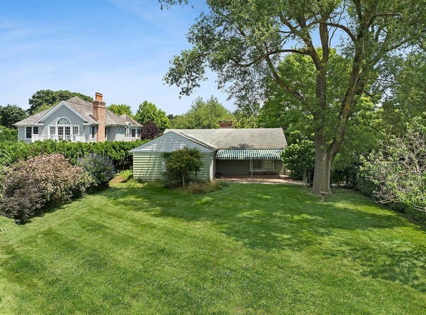 57 Old Town Rd, Southampton, NY 11968