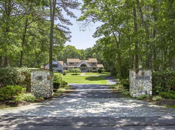 98 Bunker Hill Road, Osterville, MA 02655