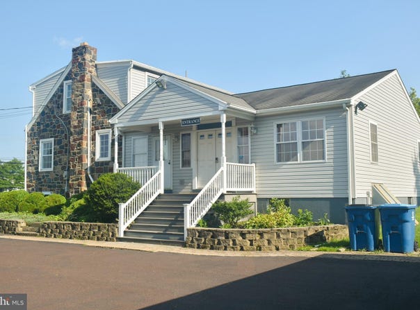 940 S WEST END BOULEVARD, QUAKERTOWN, PA 18951