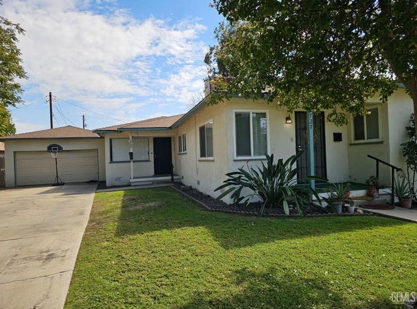 2727 Chester Lane, Bakersfield, CA 93304