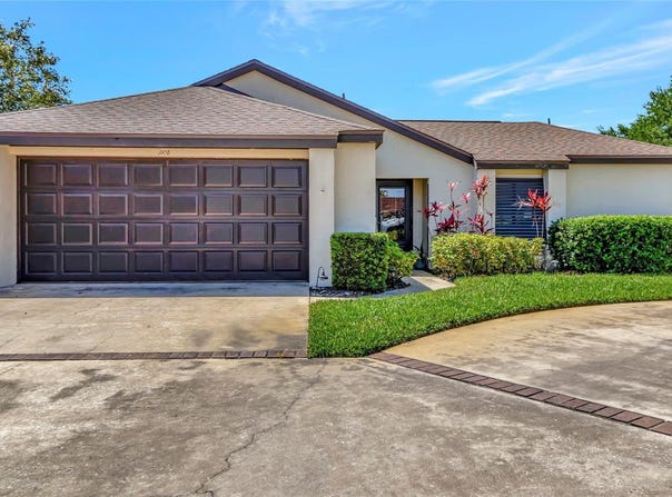 1908 OAK CIRCLE, TAVARES, FL 32778