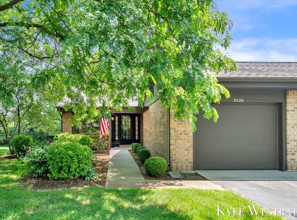 3526 Eagle Bluff Drive NE, Grand Rapids, MI 49525
