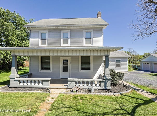 1131 E Lizard Creek Road, Lehighton, PA 18235