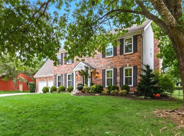2908 W 124th Terrace, Leawood, KS 66209