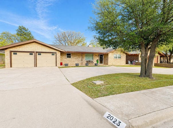 2023 Rice Drive, Levelland, TX 79336