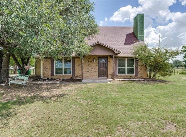 609 Airfield Road, Aurora, TX 76078