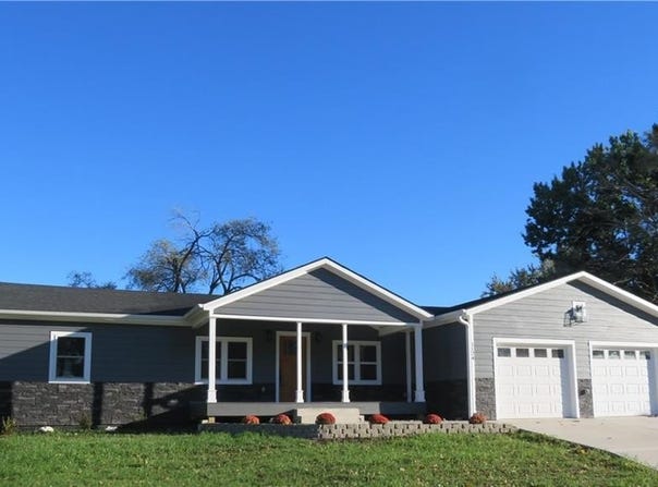 1124 E Peoria Street, Paola, KS 66071