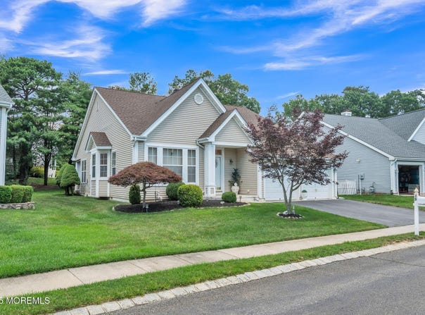 19 Fountain View Drive, Barnegat, NJ 08005