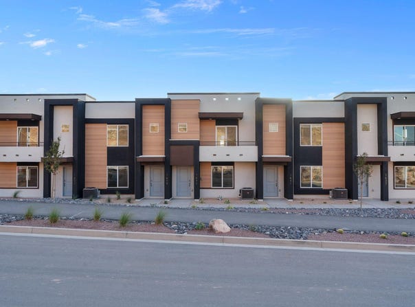 1755 S Wahweap Way, Washington, UT 84780