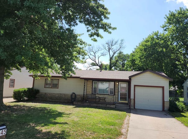 145 Stewart Ave, Haysville, KS 67060