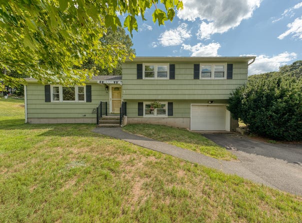 14 Huntington Circle, Southington, CT 06489