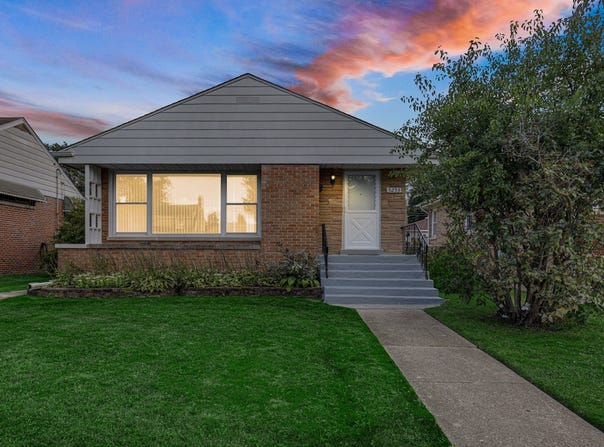 5253 Davis Street, Skokie, IL 60076