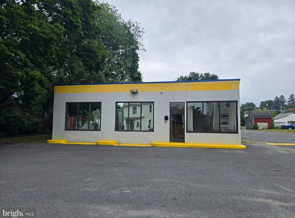 34 E MAIN Street, FLEETWOOD, PA 19522