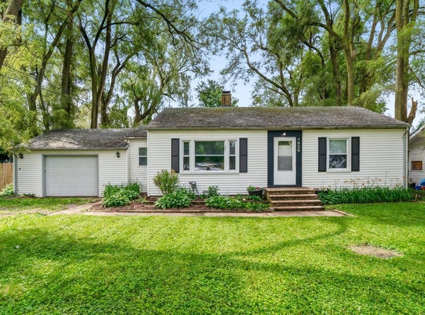 4826 Burt Avenue, Grand Ledge, MI 48837