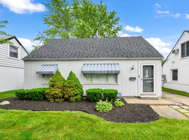 22848 Almond Avenue, Eastpointe, MI 48021