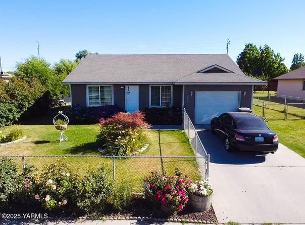 606 N 5TH St, Grandview, WA 98930
