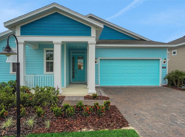 990 FIESTA KEY CIRCLE, LADY LAKE, FL 32159