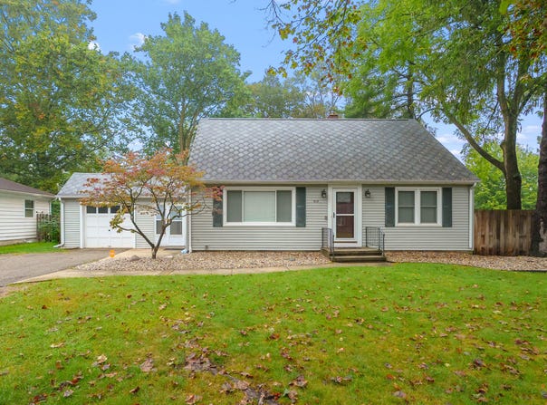 910 Farrell Avenue, Kalamazoo, MI 49006