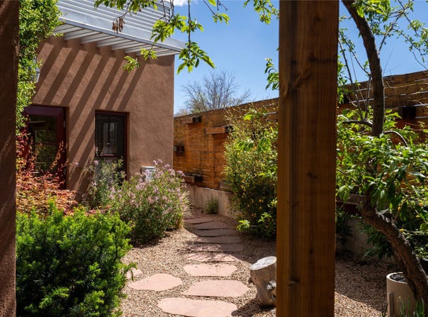 960 Acequia de las Joyas, Santa Fe, NM 87505