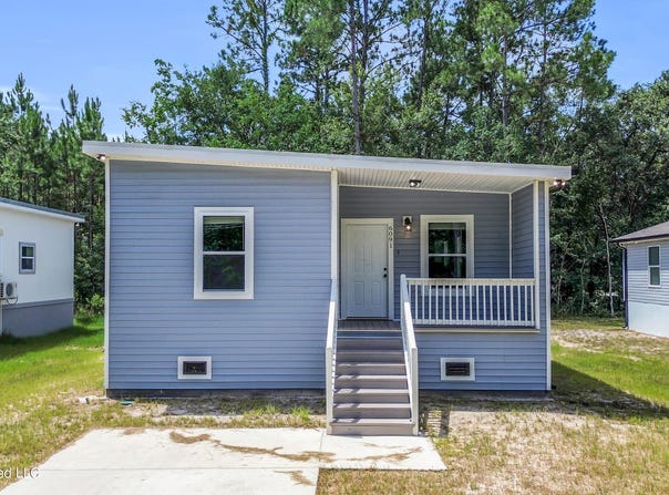 6091 E Adams, Bay Saint Louis, MS 39520