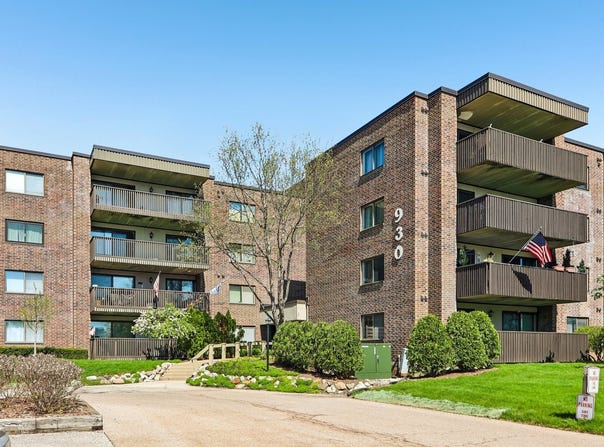 930 TAYLOR Drive, Gurnee, IL 60031
