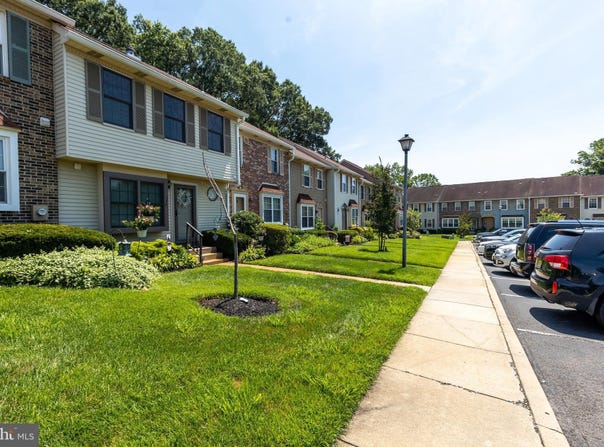 174 CAMBER LANE, MOUNT LAUREL, NJ 08054