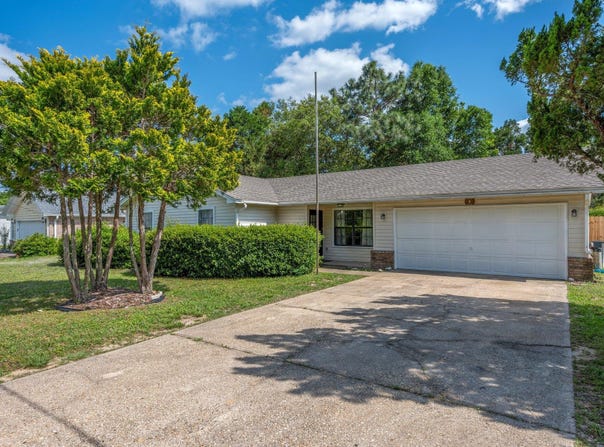 4 Holly Road, Crestview, FL 32539