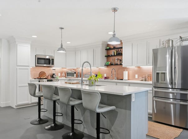 1027 W SEASONS VIEW CT, Lehi, UT 84048