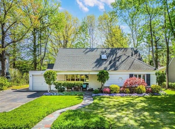 31 Chadwick Road, Great Neck, NY 11023
