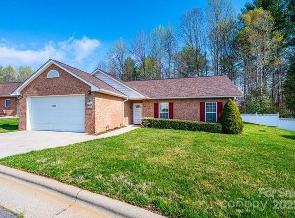 1265 Wexford Village Circle NE, Lenoir, NC 28645