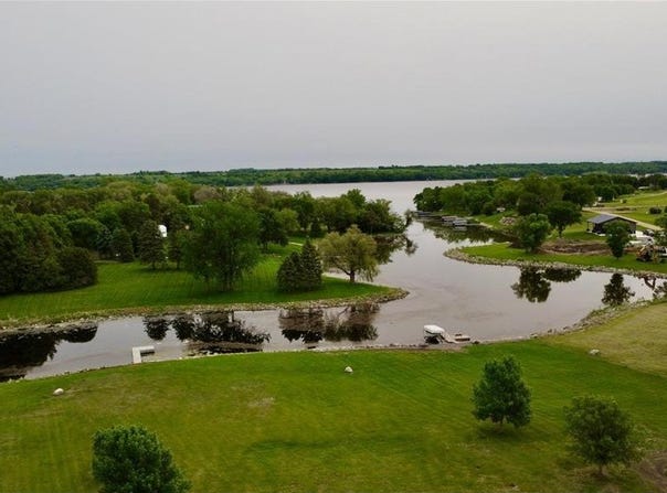 48105 Isaak Lane, Big Stone City, SD 57216