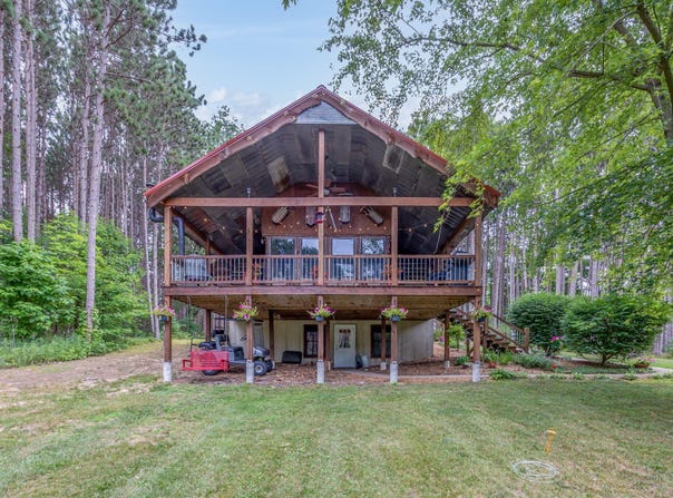 5710 18 Mile Road, Barryton, MI 49305